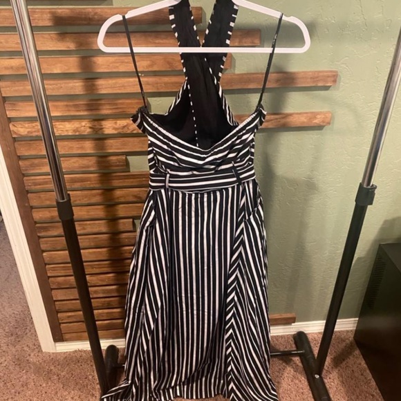 Fun wide leg criss cross halter dress - Picture 5 of 7